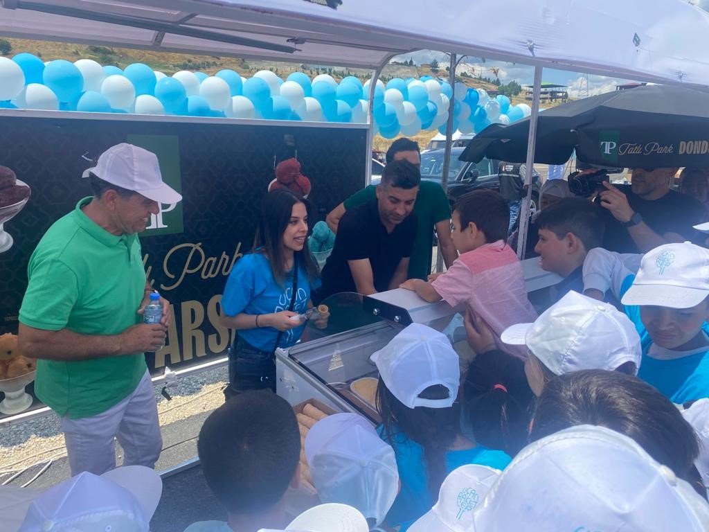 ’Uçan Raketler’ Kahramanmaraş konteyner kentteki çocuklarla buluştu