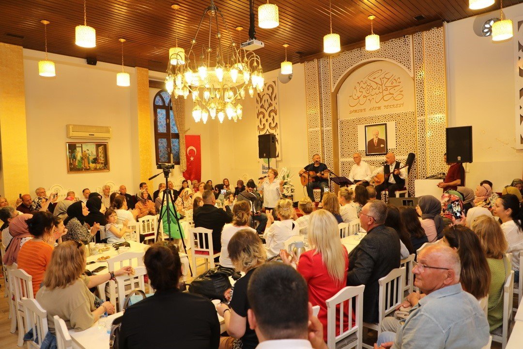 Depremzedeler için düzenlenen ’Cemal Safi Şiir Yarışması’nda 3 bin şiir yarıştı