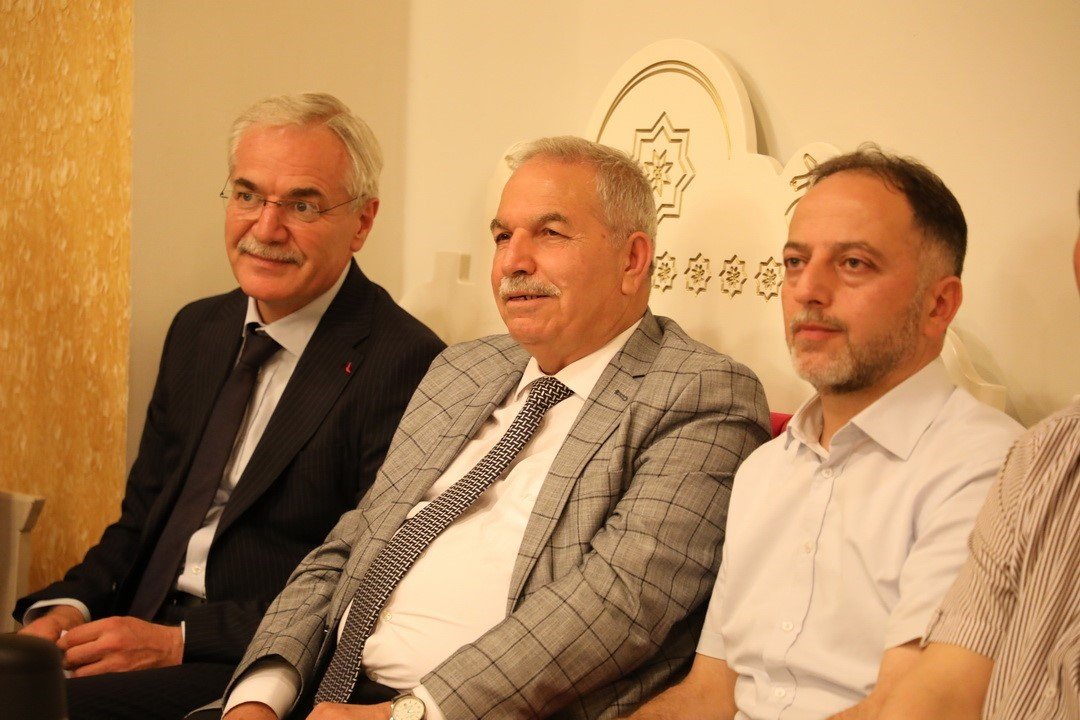 Depremzedeler için düzenlenen ’Cemal Safi Şiir Yarışması’nda 3 bin şiir yarıştı