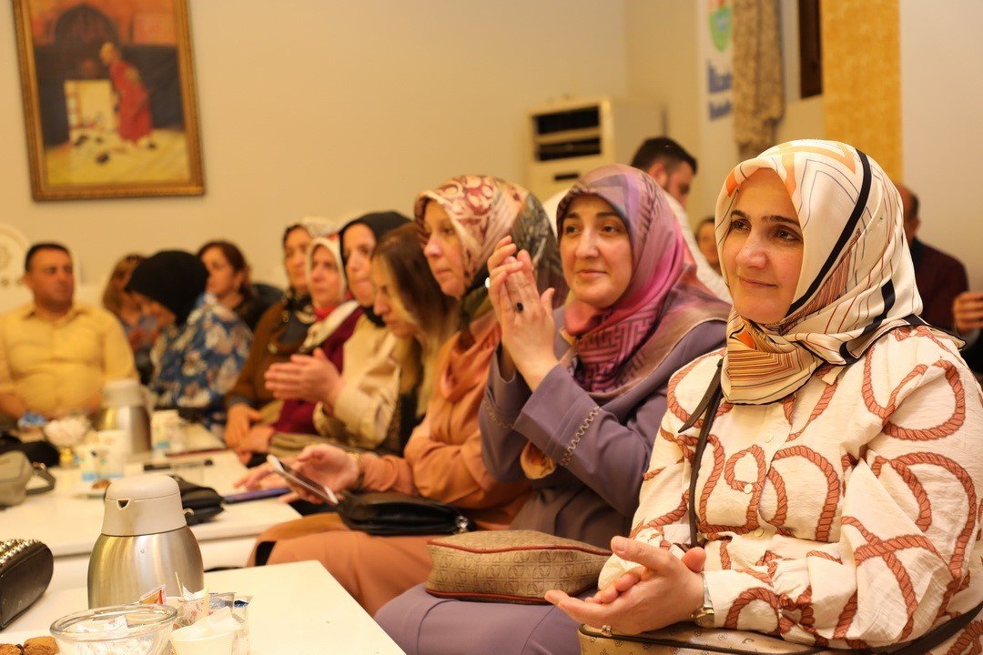 Depremzedeler için düzenlenen ’Cemal Safi Şiir Yarışması’nda 3 bin şiir yarıştı