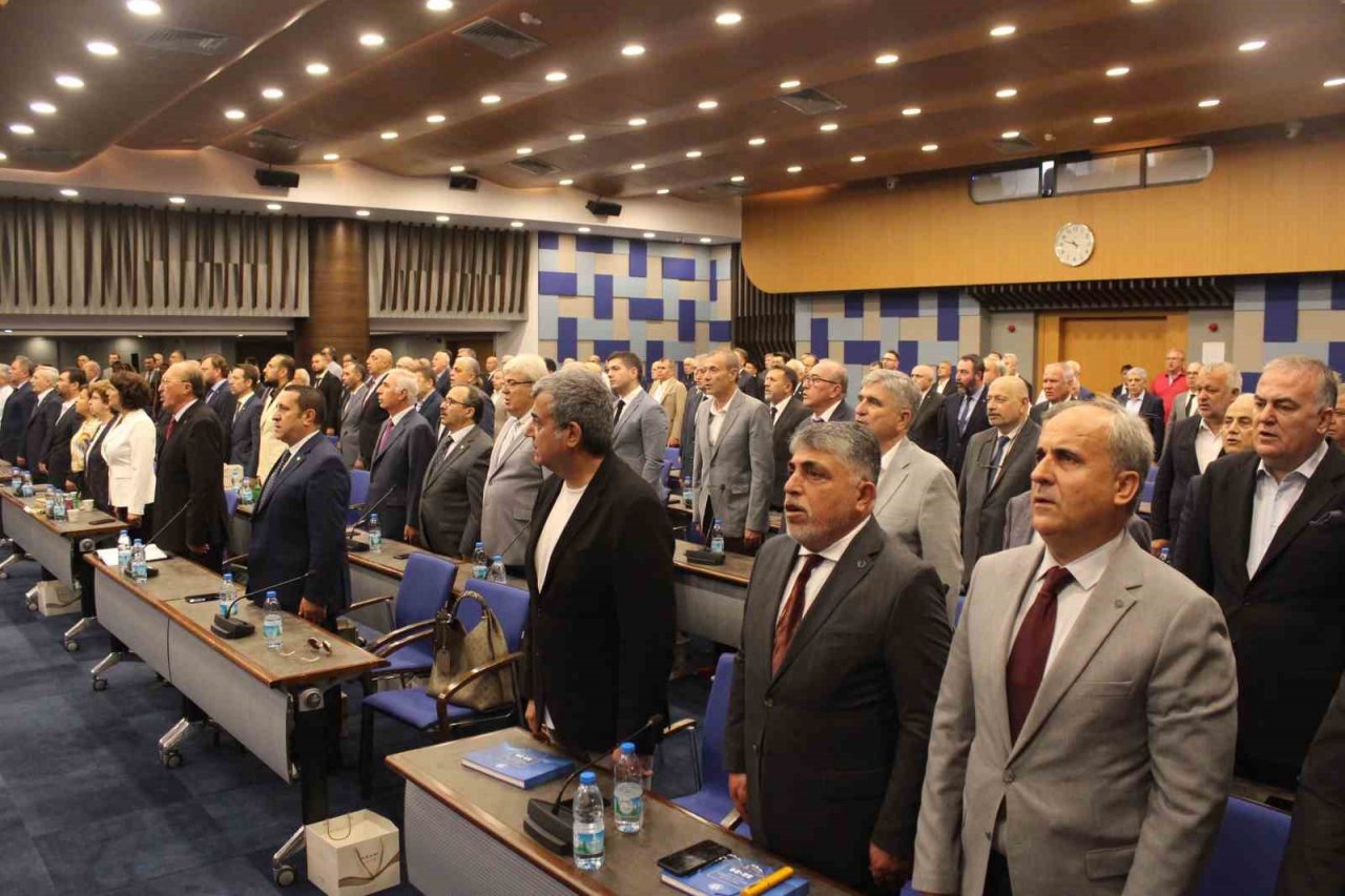 İZTO meclisinde ekonomi programı değerlendirmesi