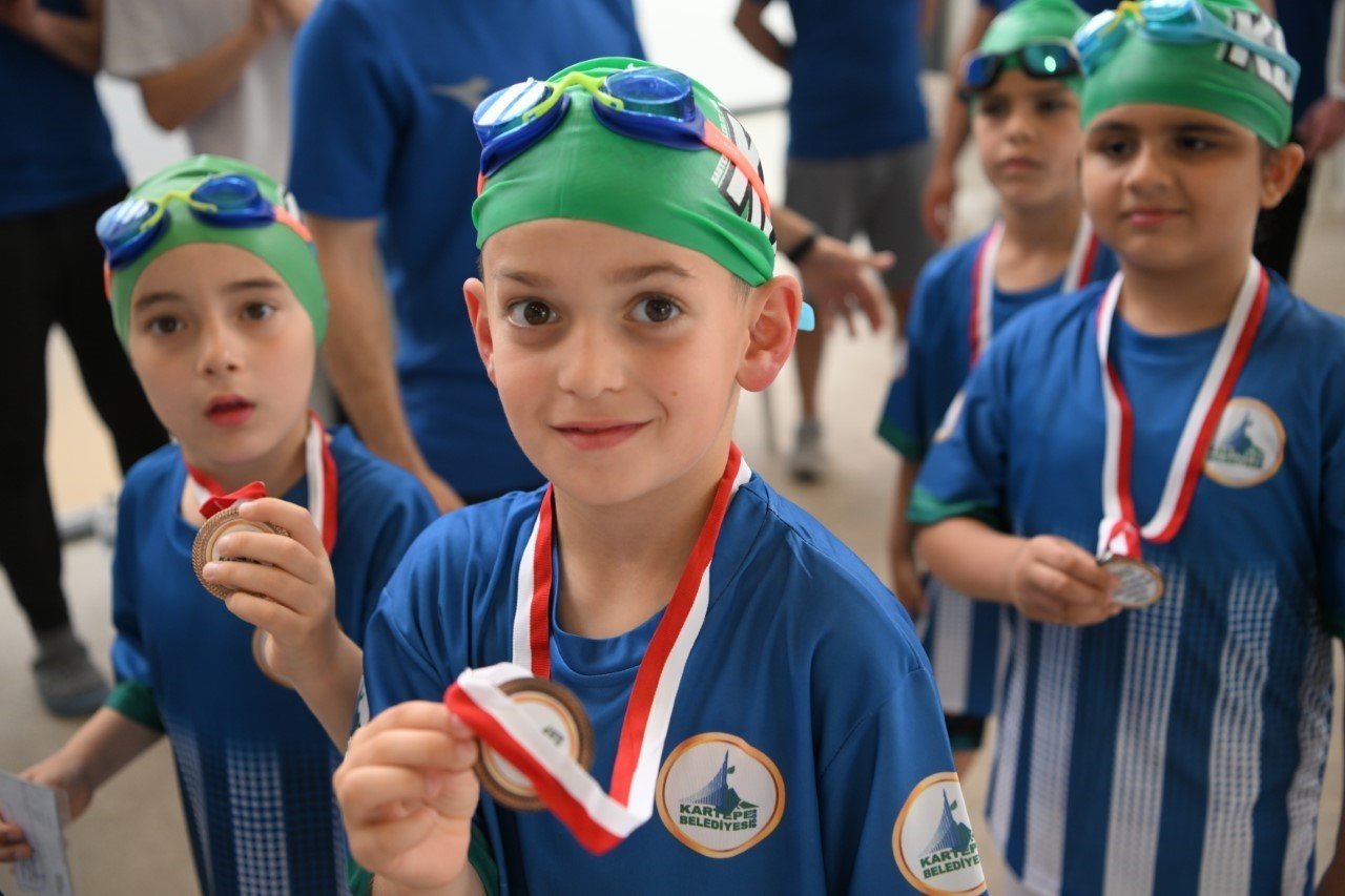 Minikler Kartepe’de kulaç attı