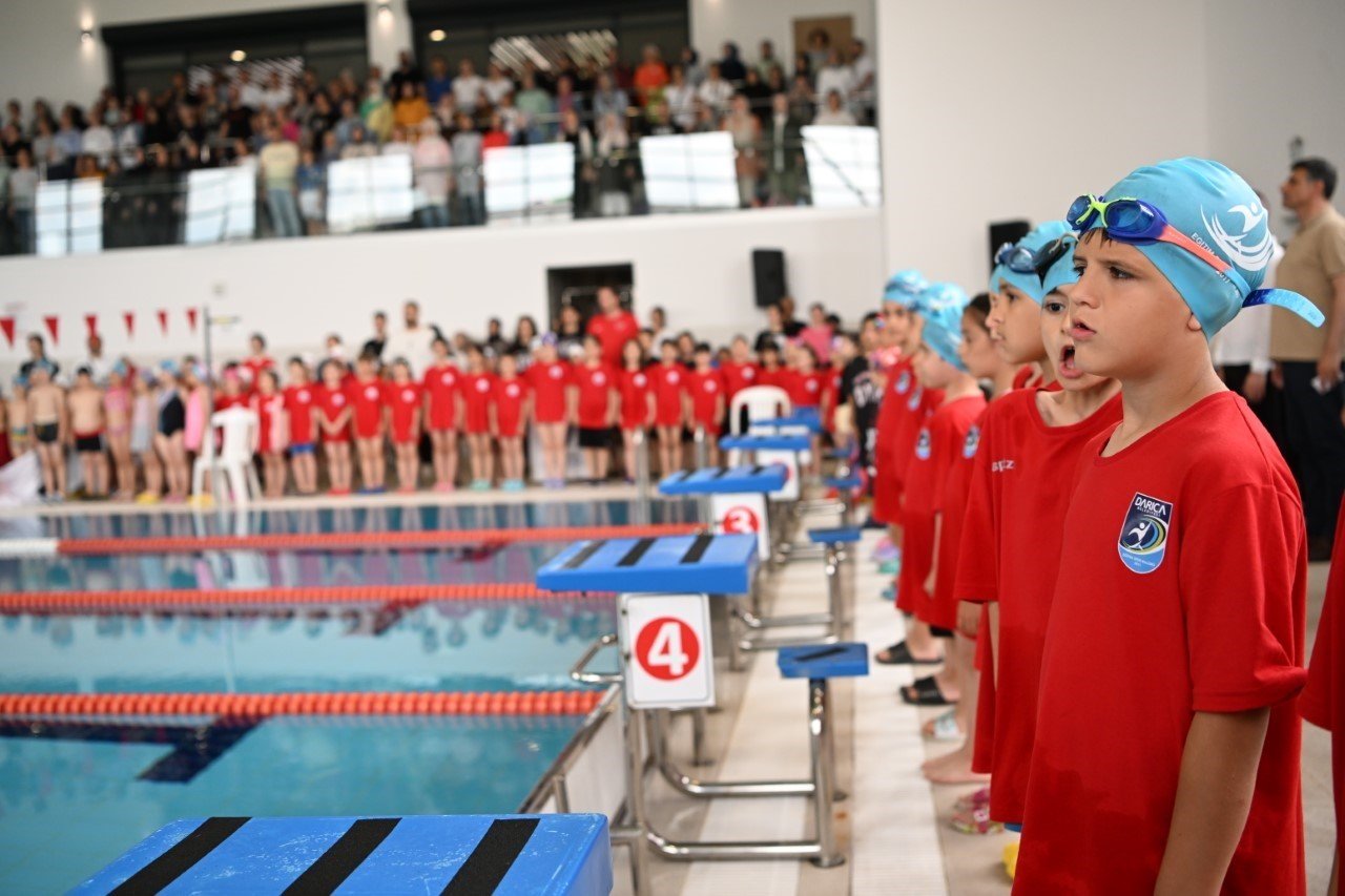 Minikler Kartepe’de kulaç attı