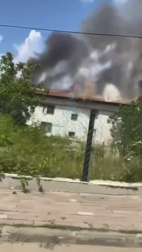 Yangın çatıyı kül etti