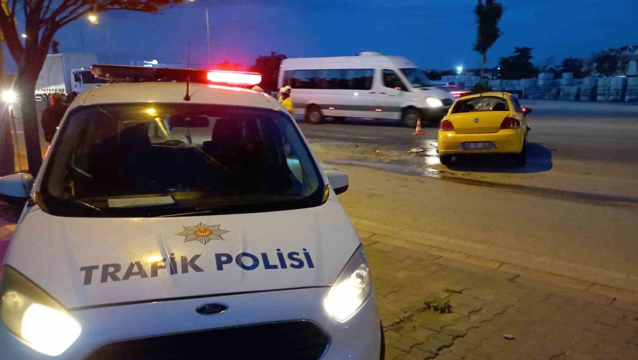 Konya’da ticari taksi takla attı, ölümlü kaza anbean kameraya yansıdı