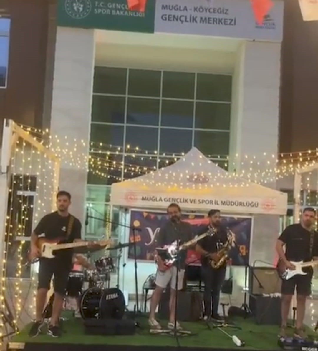 Köyceğizli gençler yaz şenliğinde eğlendi