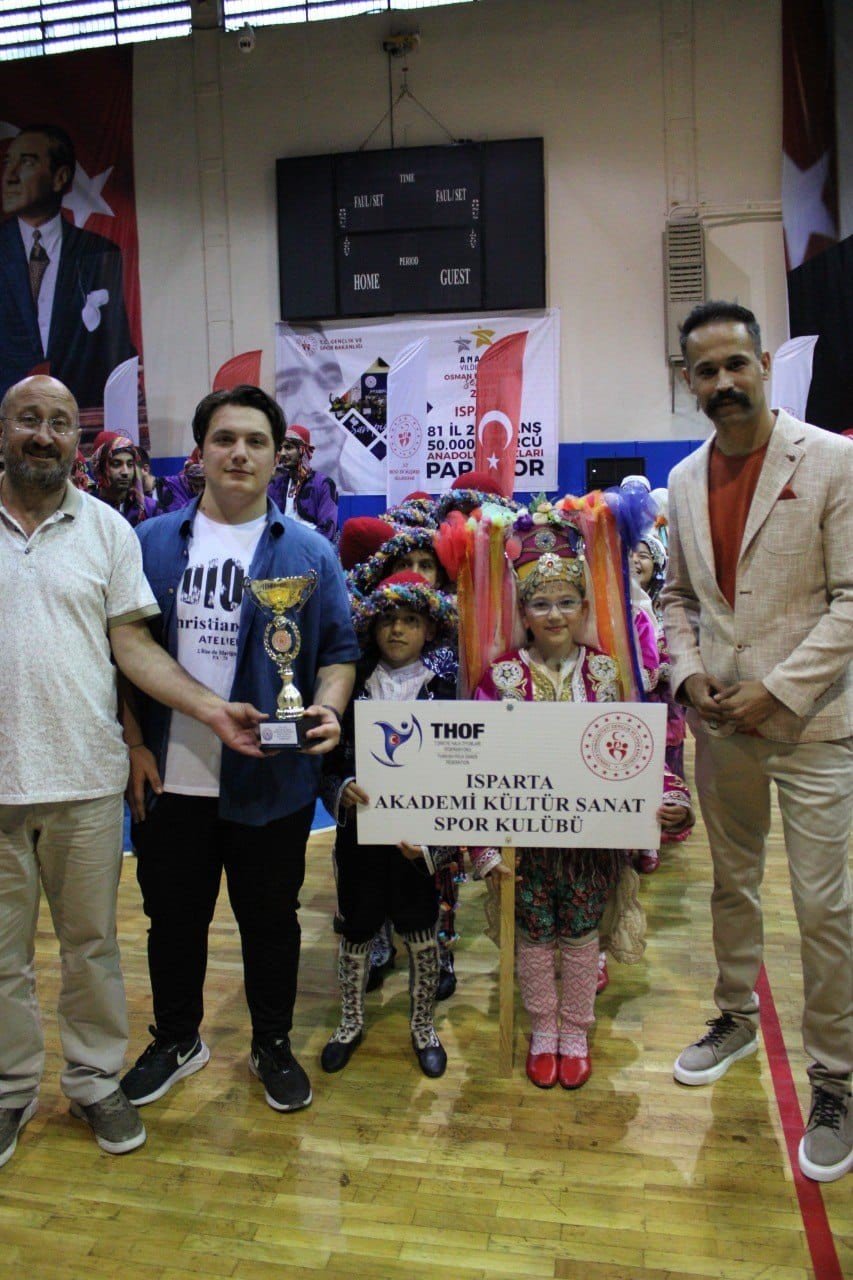 Halkoyunları yarışmasında Eğirdir’e iki birincilik