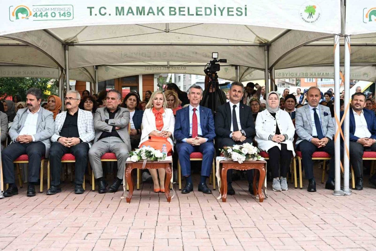 Yıl sonu sergisi ’el sanatları şölenine’ dönüştü