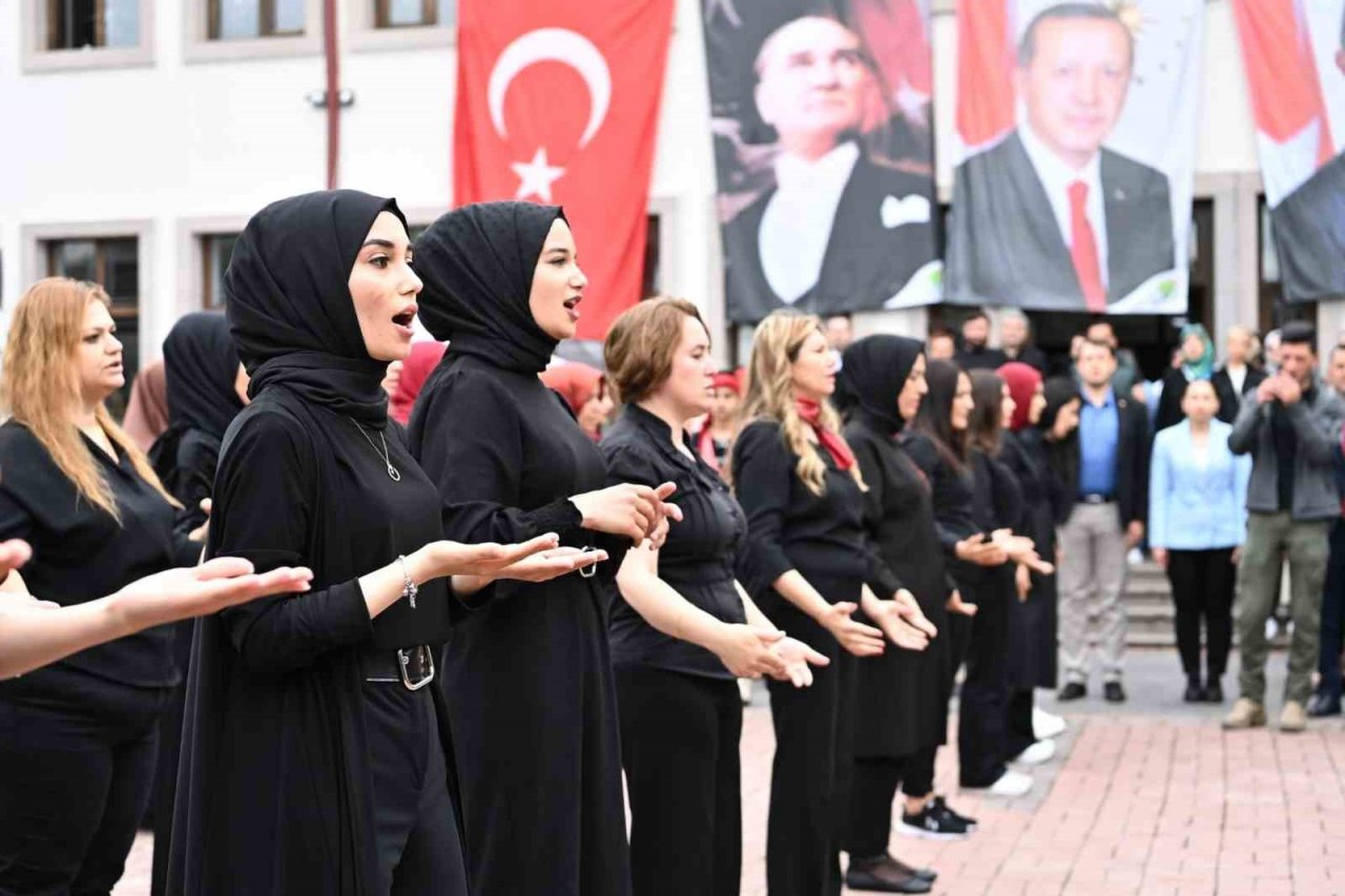 Yıl sonu sergisi ’el sanatları şölenine’ dönüştü