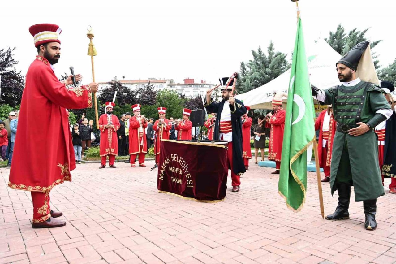Yıl sonu sergisi ’el sanatları şölenine’ dönüştü