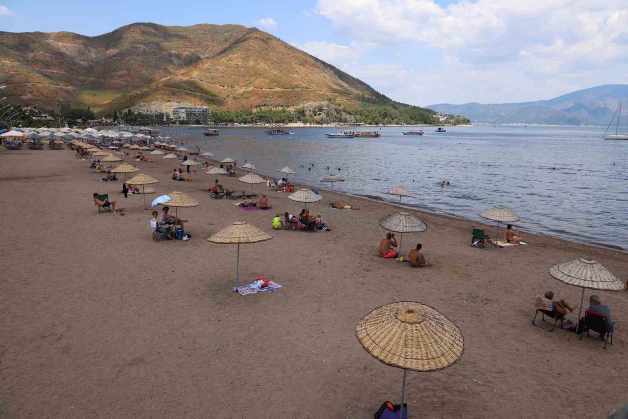 Marmaris’te plajlar yaza hazır