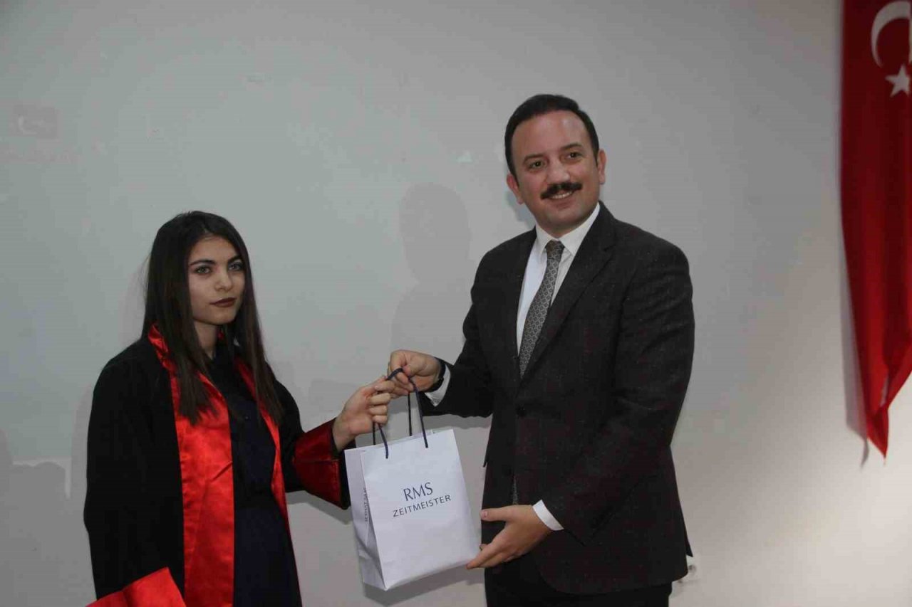 Malazgirt MYO’da mezuniyet coşkusu