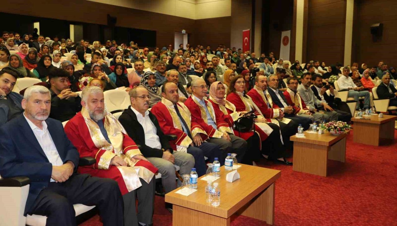 NEVÜ İlahiyat Fakültesi’nden mezuniyet gururu