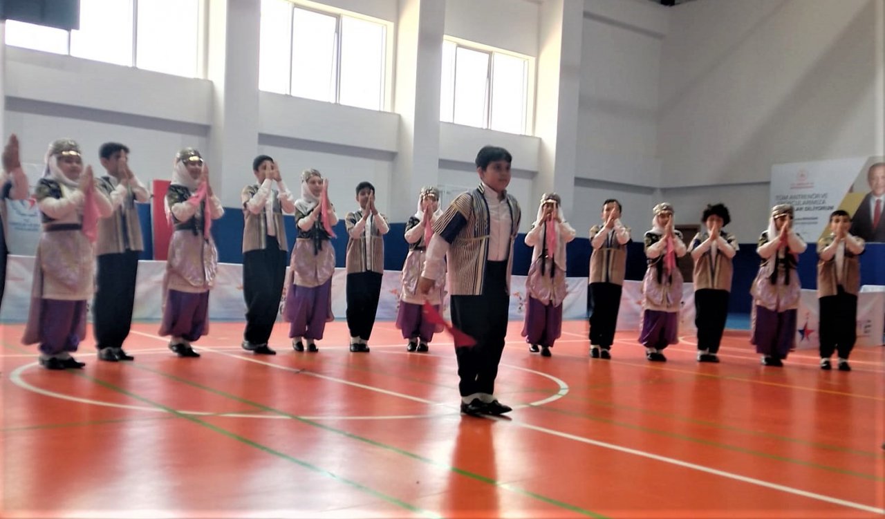 Osmaniye Yedi Ocak Halk Oyunları Topluluğu iki birincilik kazandı