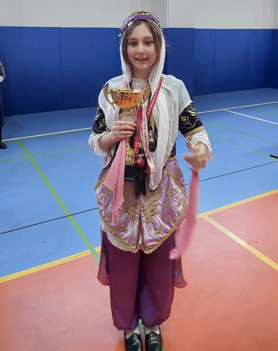 Osmaniye Yedi Ocak Halk Oyunları Topluluğu iki birincilik kazandı