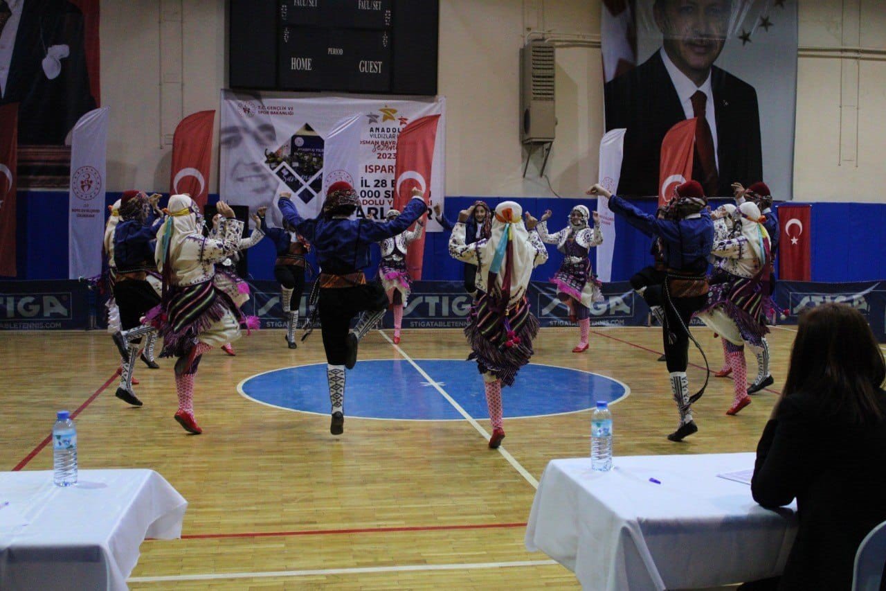 Halkoyunları yarışmasında Eğirdir’e iki birincilik