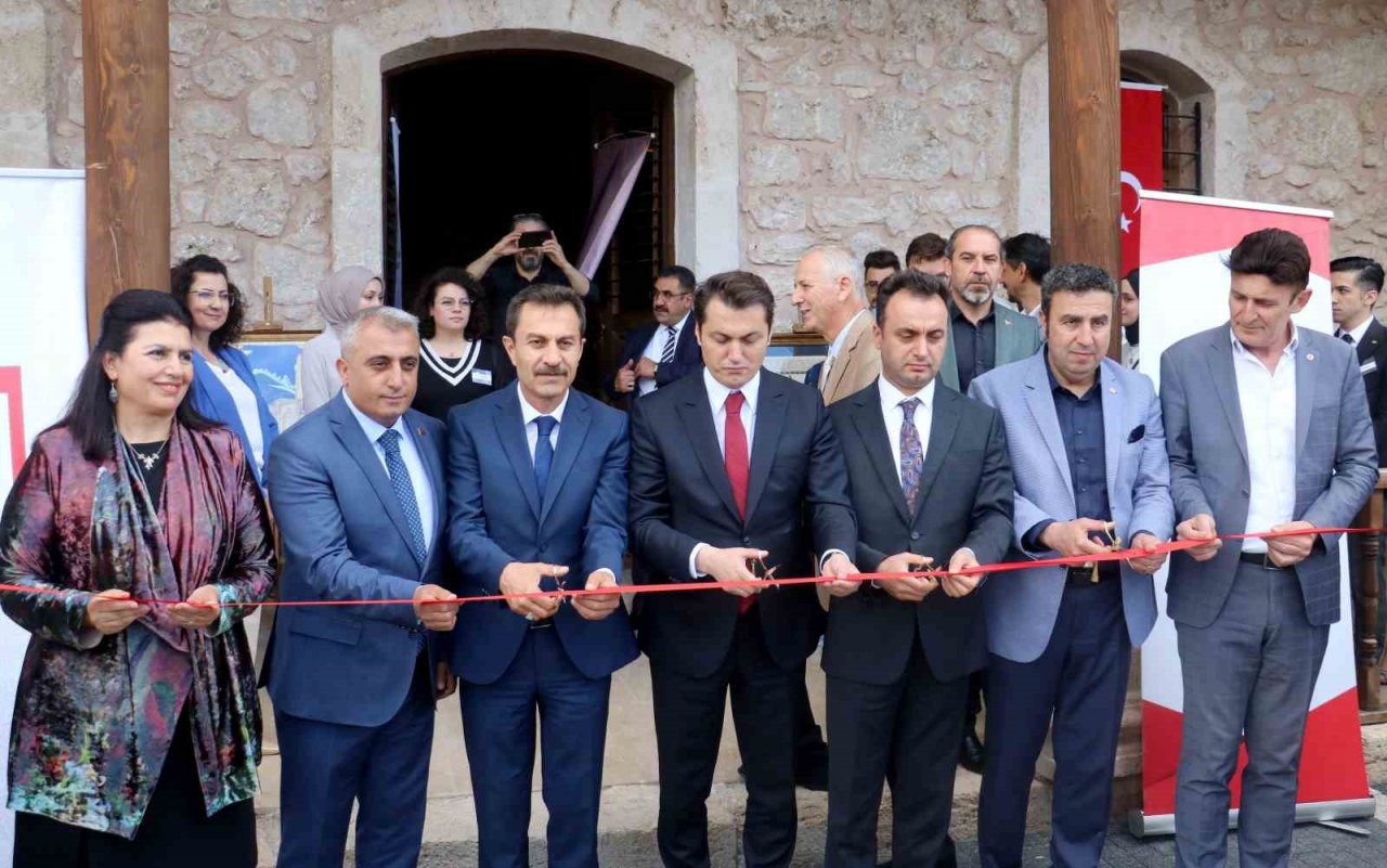 ‘Bozkırda Yükselen Tarih Divriği Ulu Cami ve Darüşşifası’ isimli sergi açıldı