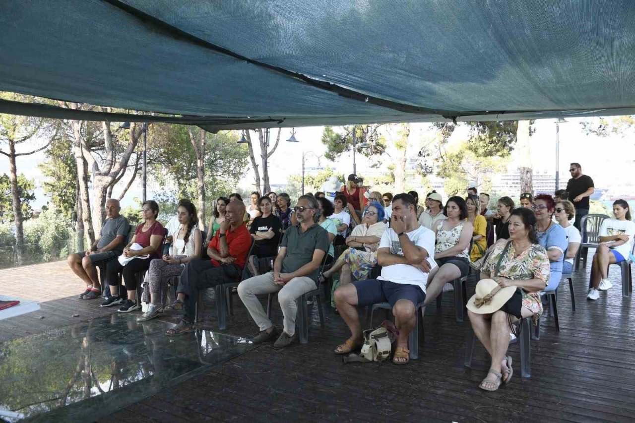 Tarihi Güvercinada’da söyleşi gerçekleştirildi