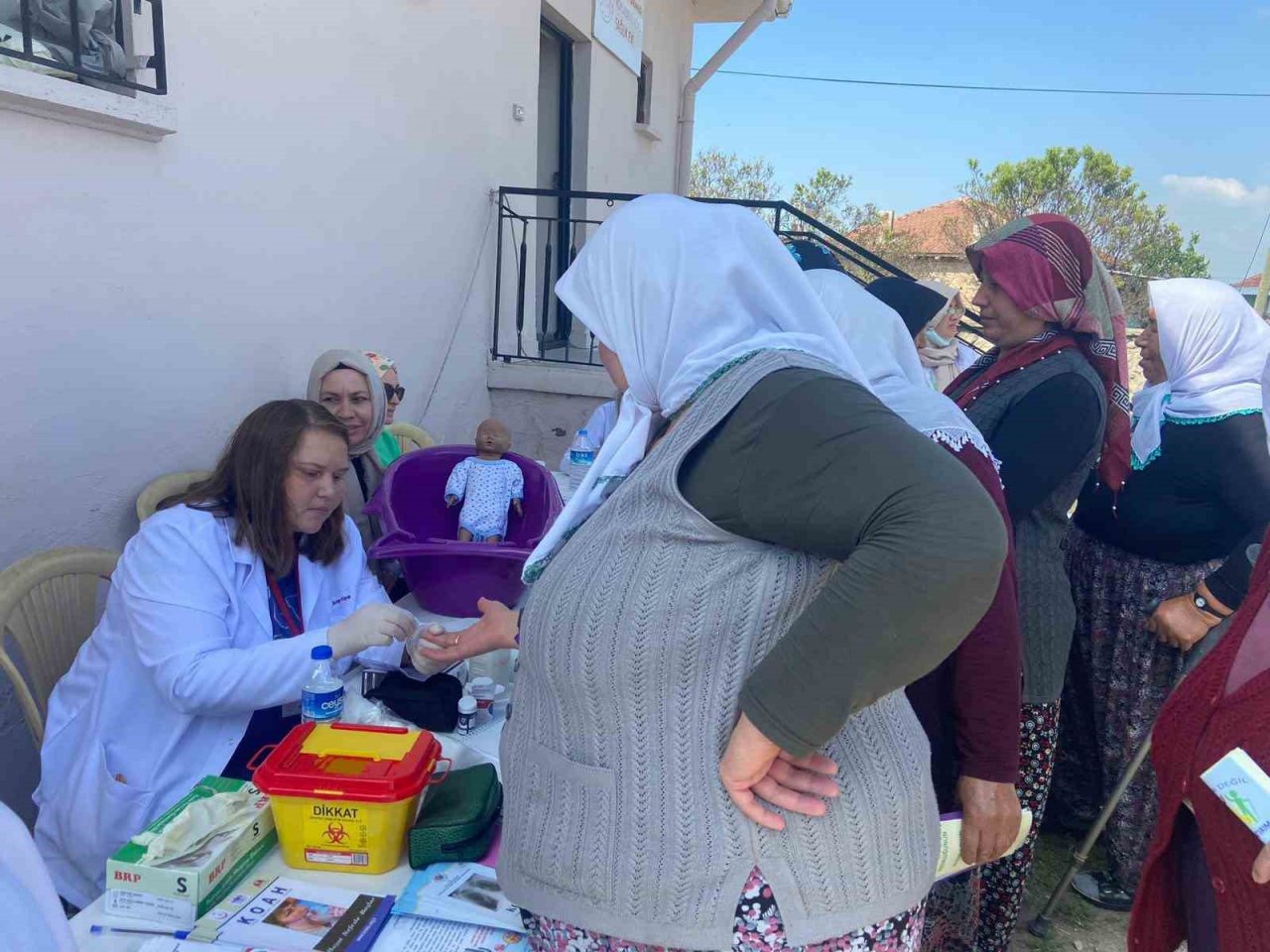 Uşak’ın köylerinde halk sağlığı günleri devam ediyor