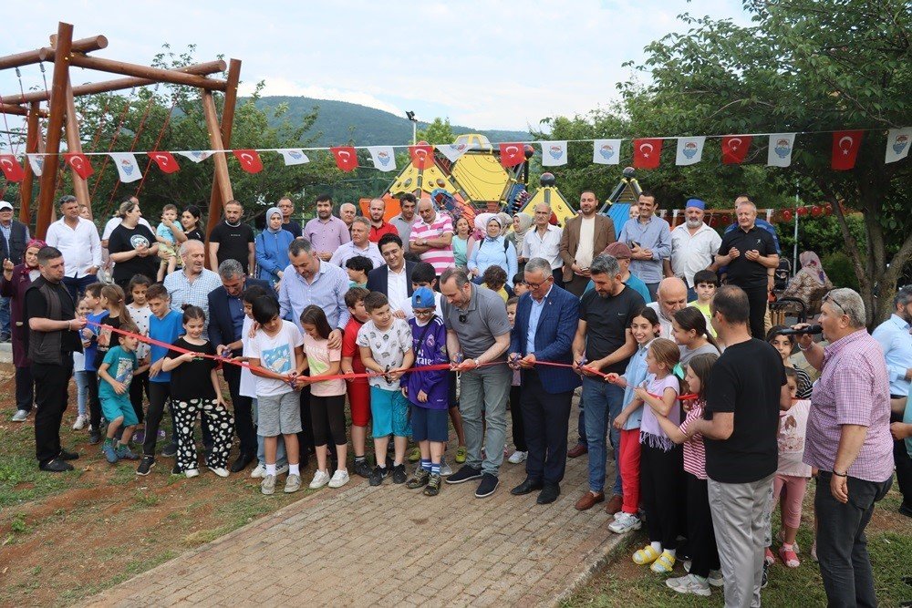 Paşakent’te çocuk parkı açıldı