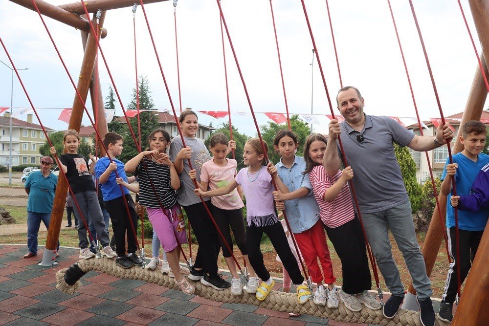Paşakent’te çocuk parkı açıldı