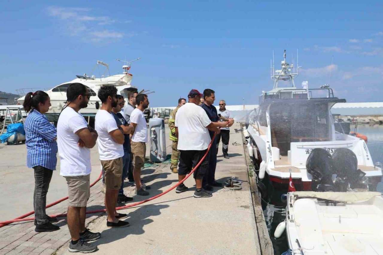 Burhaniye marinada yangın tatbikatı