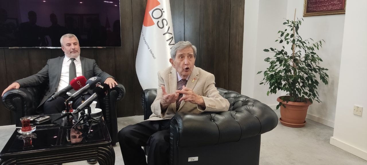 YKS’ye giren en genç ve en yaşlı aday ÖSYM’de bir araya geldi