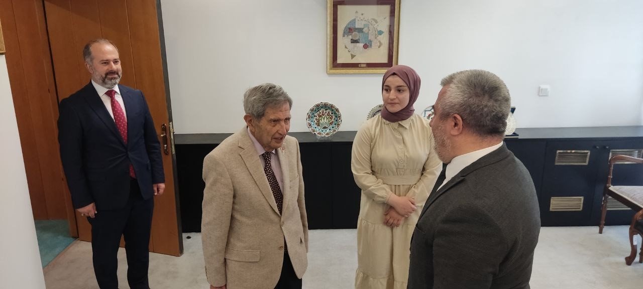 YKS’ye giren en genç ve en yaşlı aday ÖSYM’de bir araya geldi