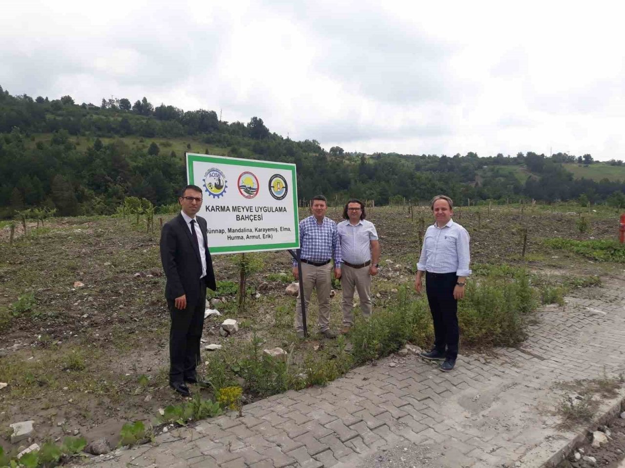 Karma meyve bahçesi projesi ile çiftçilere uygulamalı eğitim