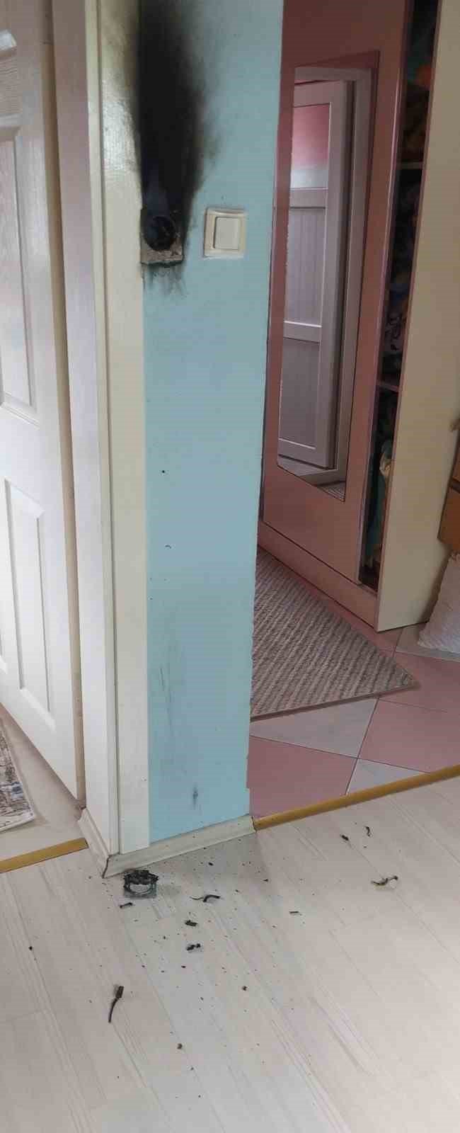 Alaplı’da eve yıldırım düştü tüm elektrik hatları yandı