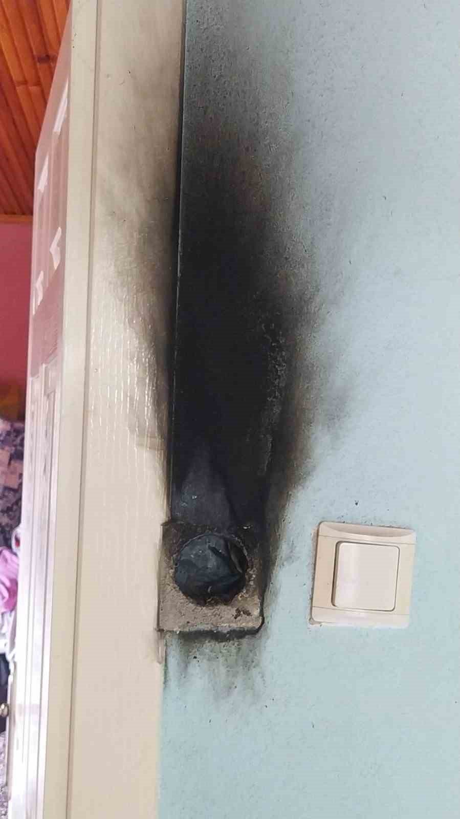 Alaplı’da eve yıldırım düştü tüm elektrik hatları yandı