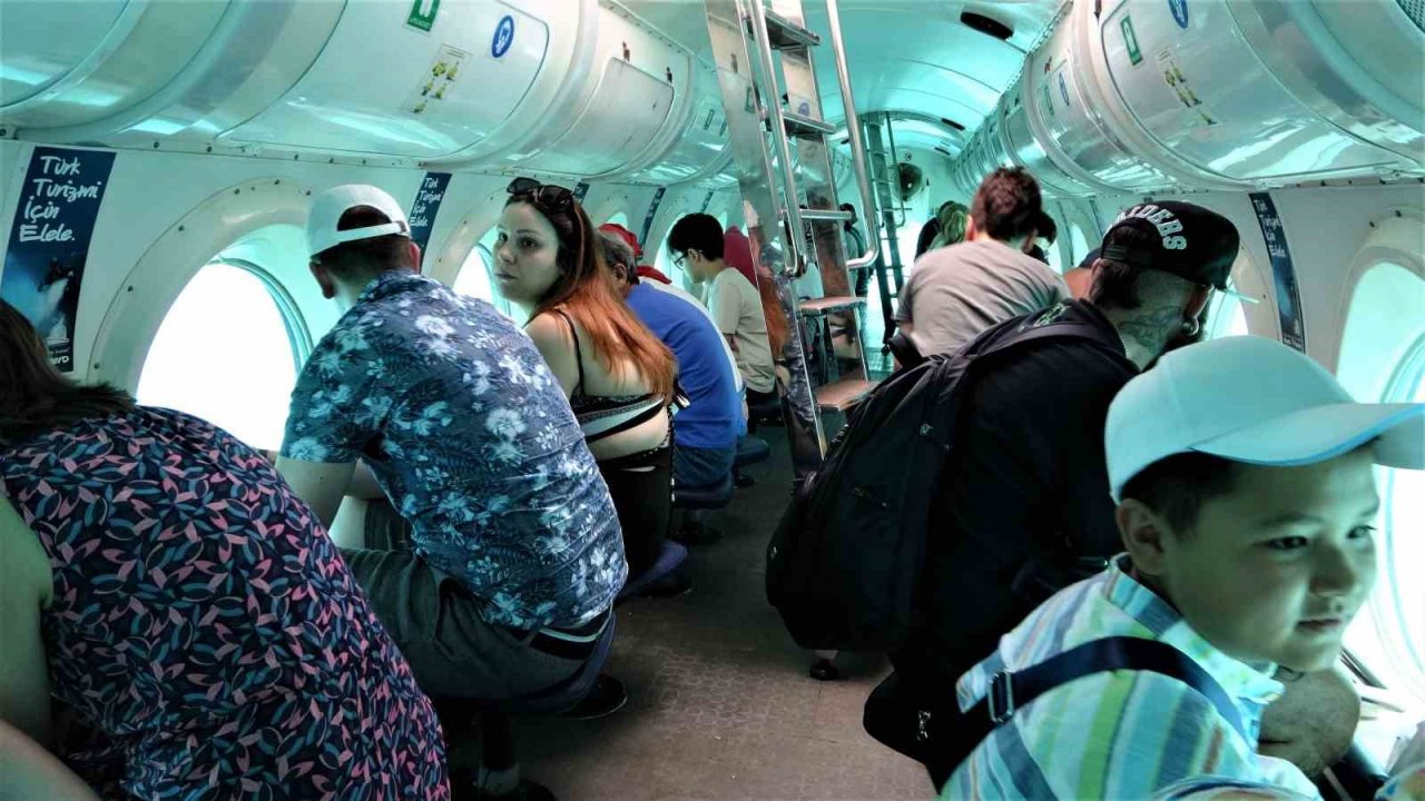Türkiye’nin ilk turistik denizaltısı 18 bin turisti denizin altına indirecek