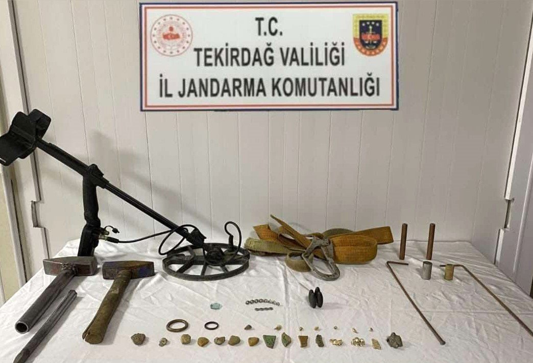 Tekirdağ’da kaçak kazı ve gümrük kaçağı içki operasyonunda 10 gözaltı