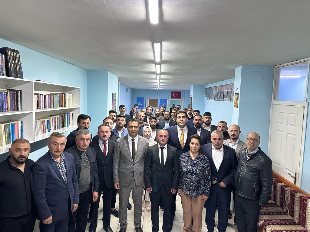Ülkü ocaklarında devir teslim töreni