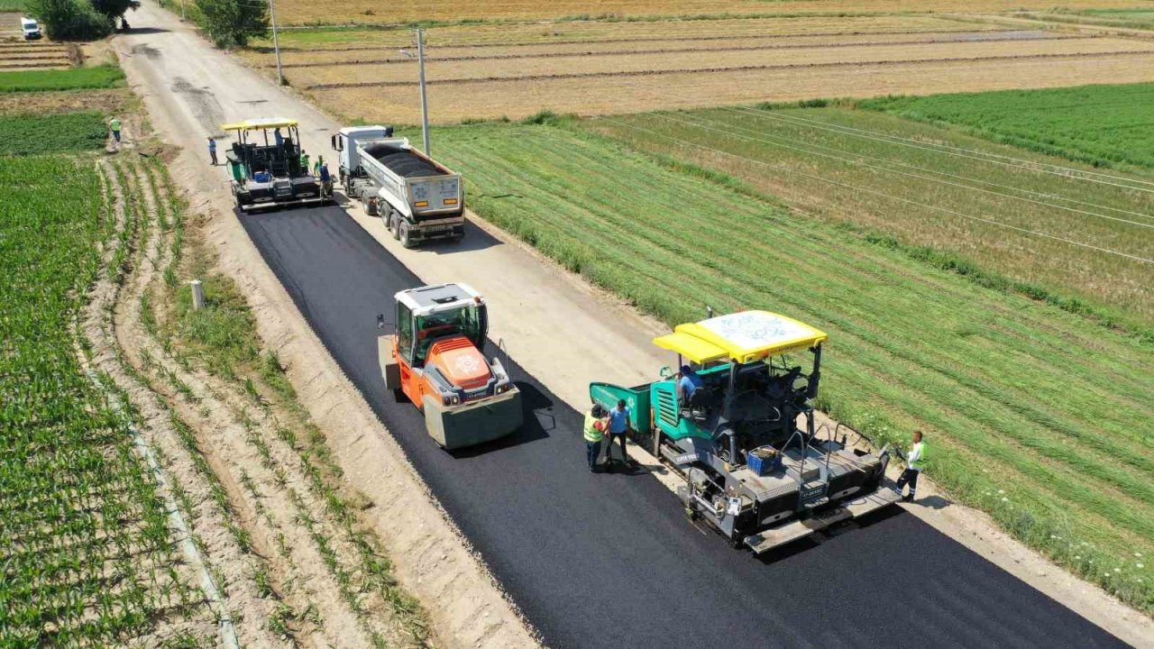 Umurlu Armutlu yolu sıcak asfalta kavuştu