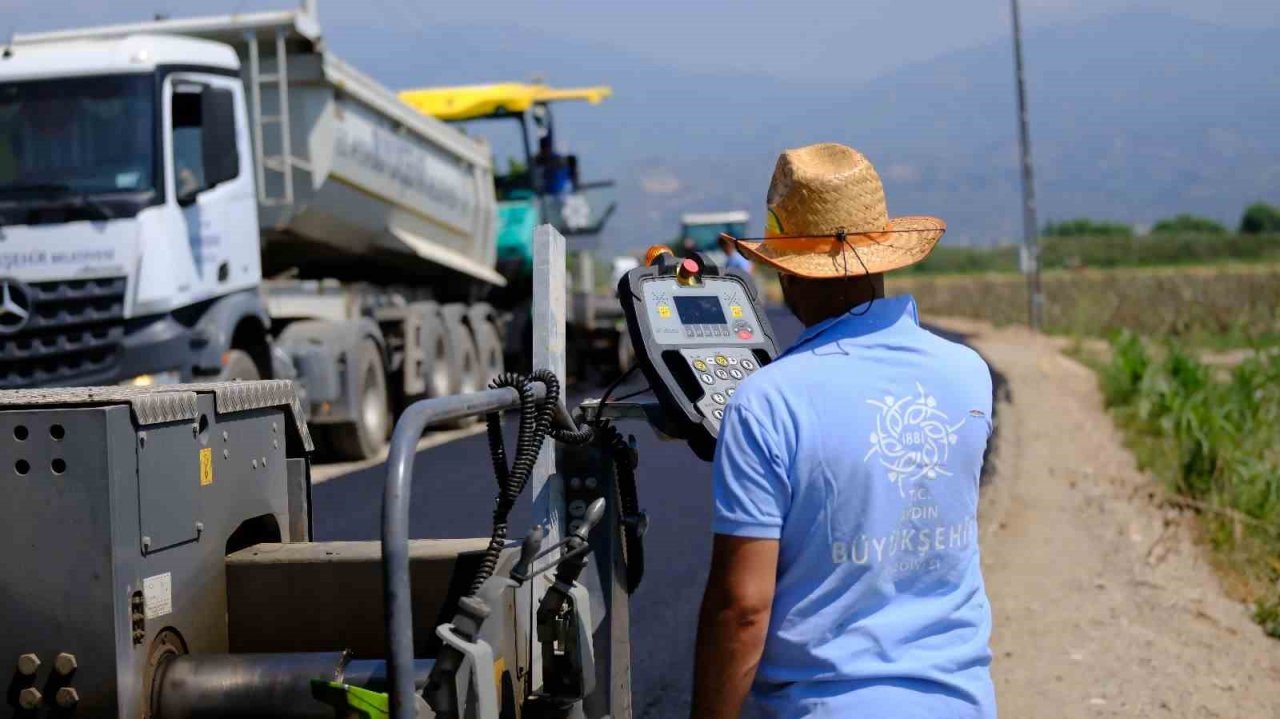 Umurlu Armutlu yolu sıcak asfalta kavuştu