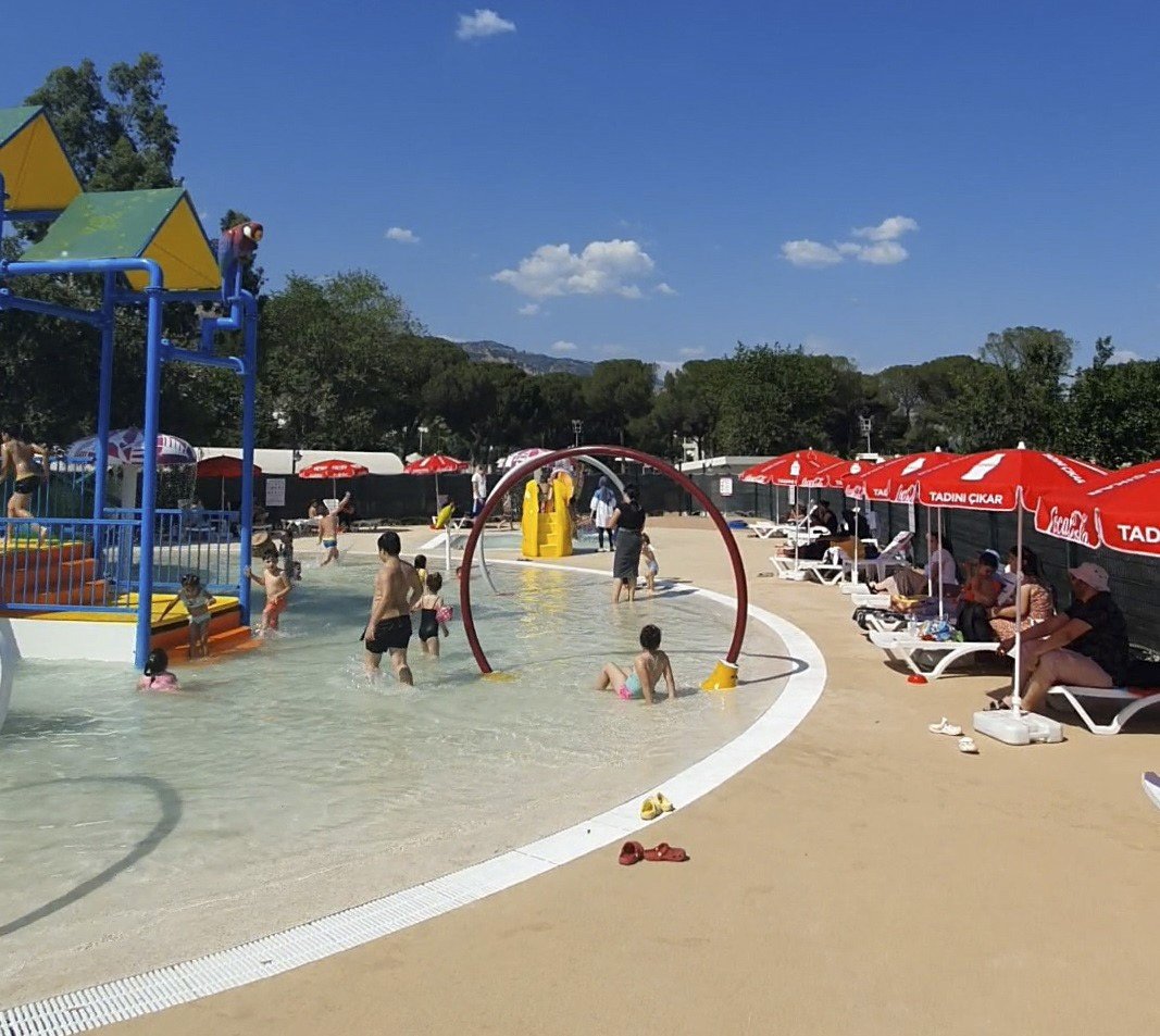 Aydın Tekstil Park çocuklara aquaparkıyla da eğlence sunuyor