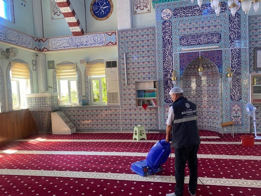 Aydın’da camiler bayrama hazır