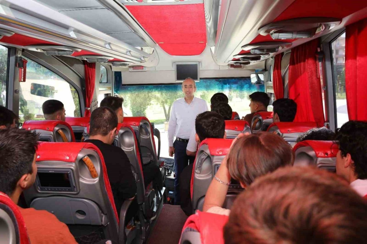 İpek Yolu Gençlik Merkezi’ne teknolojik gezi