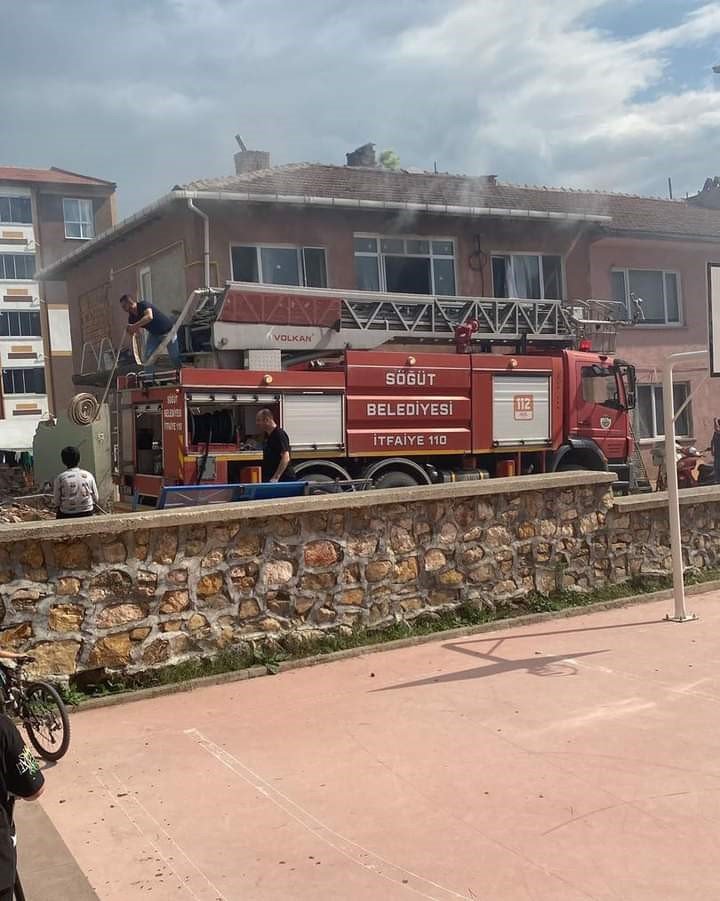 Bilecik’te 2 katlı binada yangın çıktı