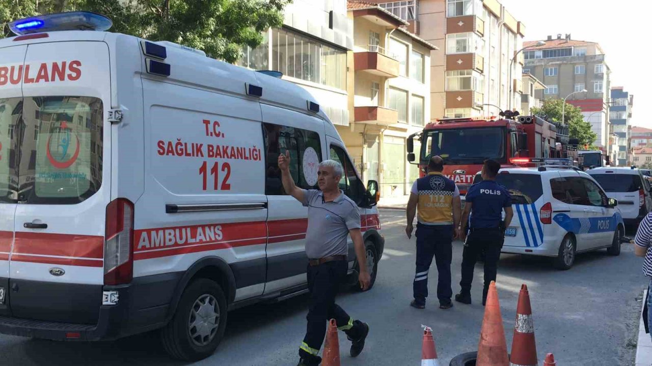 Tekirdağ’da korkutan yangın: 6 katlı binanın çatısı yandı