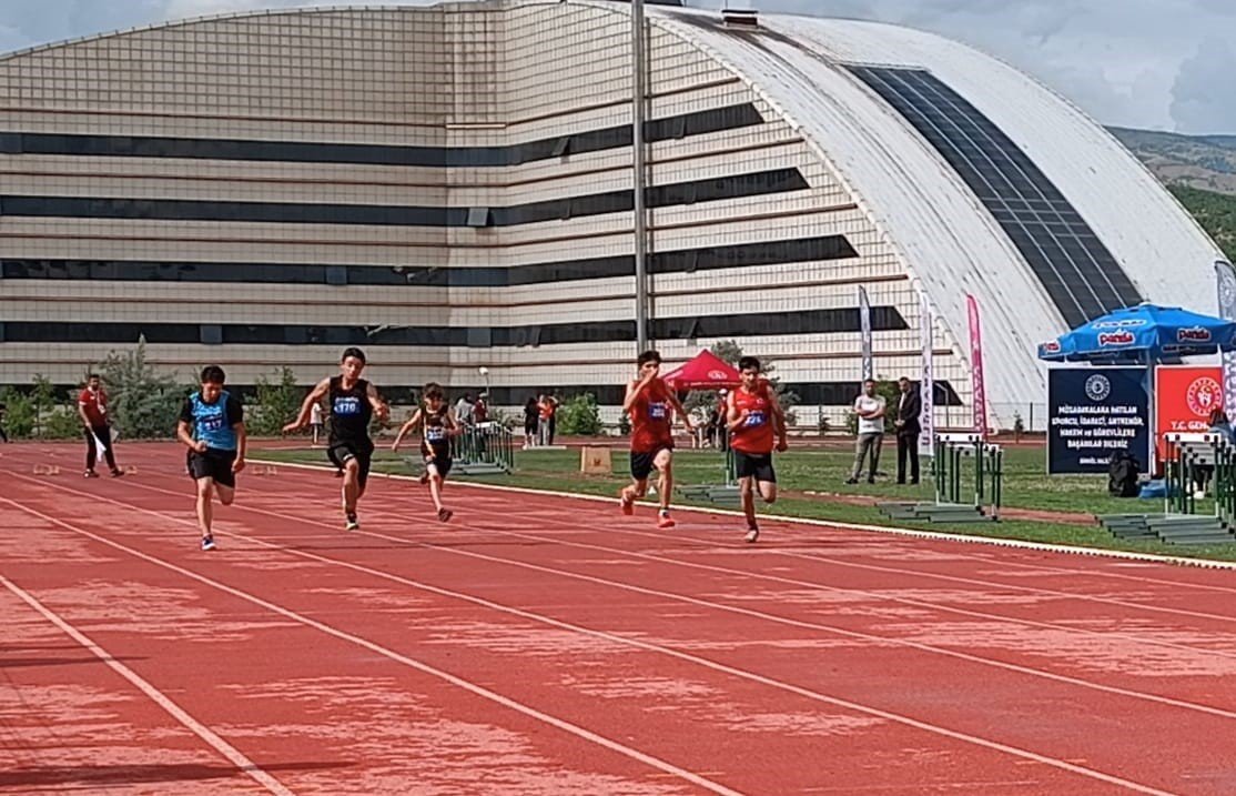 Elazığlı koşucular Bingöl’de yarı finale çıktı