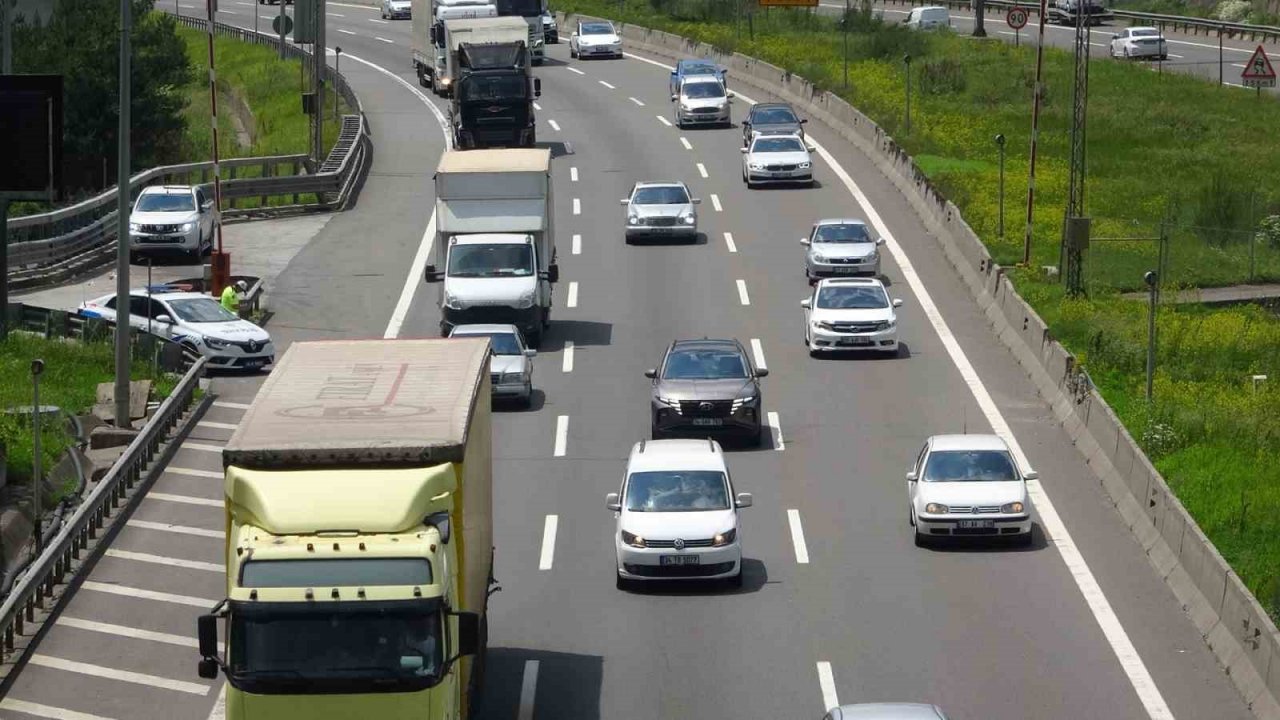Bolu’da TEM Otoyolu’nda bayram trafiği başladı