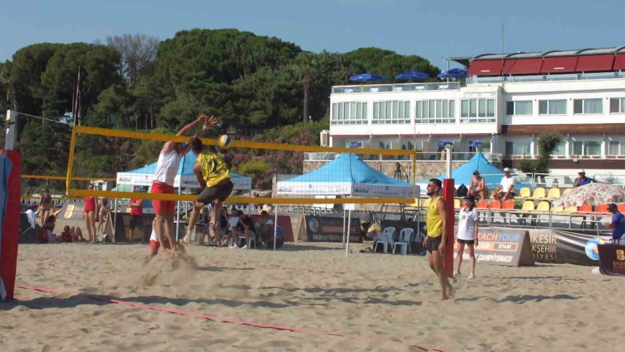 Balıkesir’de uluslararası plaj voleybolu başladı