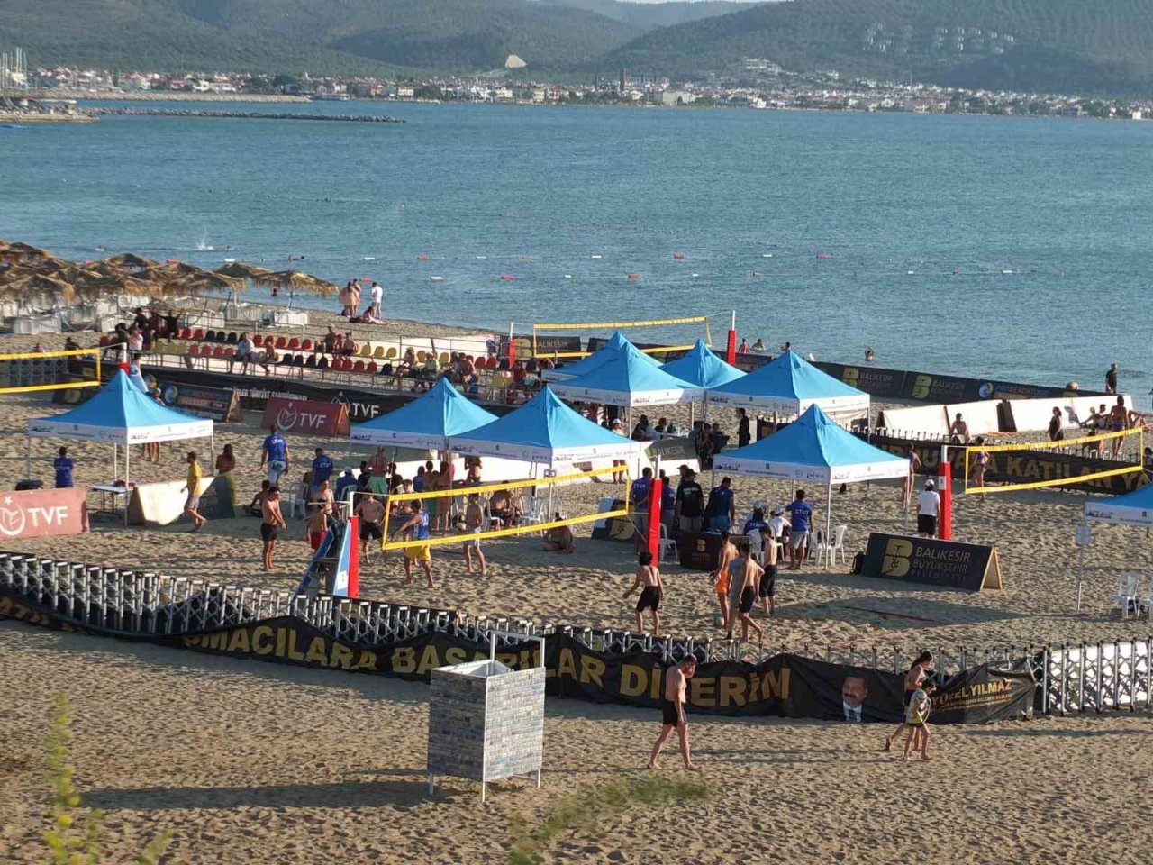 Balıkesir’de uluslararası plaj voleybolu başladı