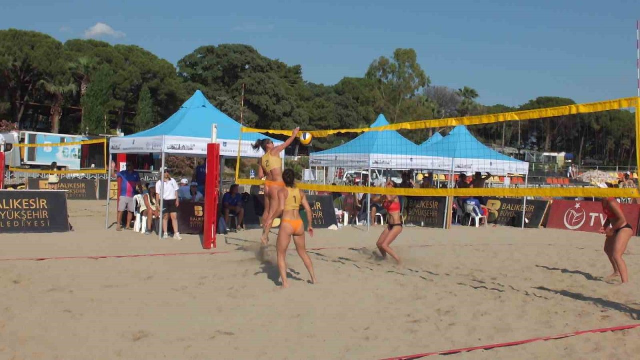 Balıkesir’de uluslararası plaj voleybolu başladı