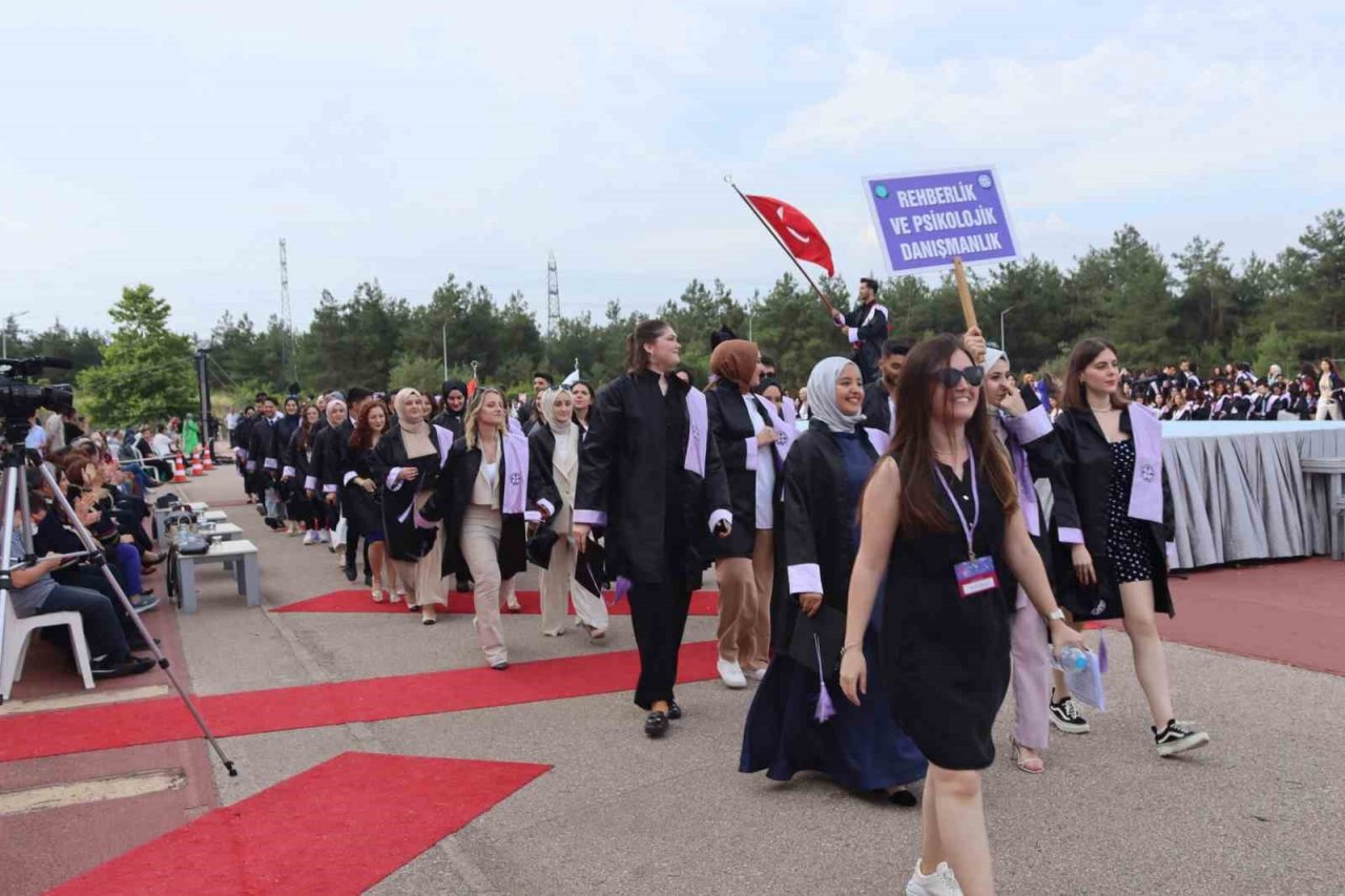 Uludağ üniversitesinde diploma sevinci