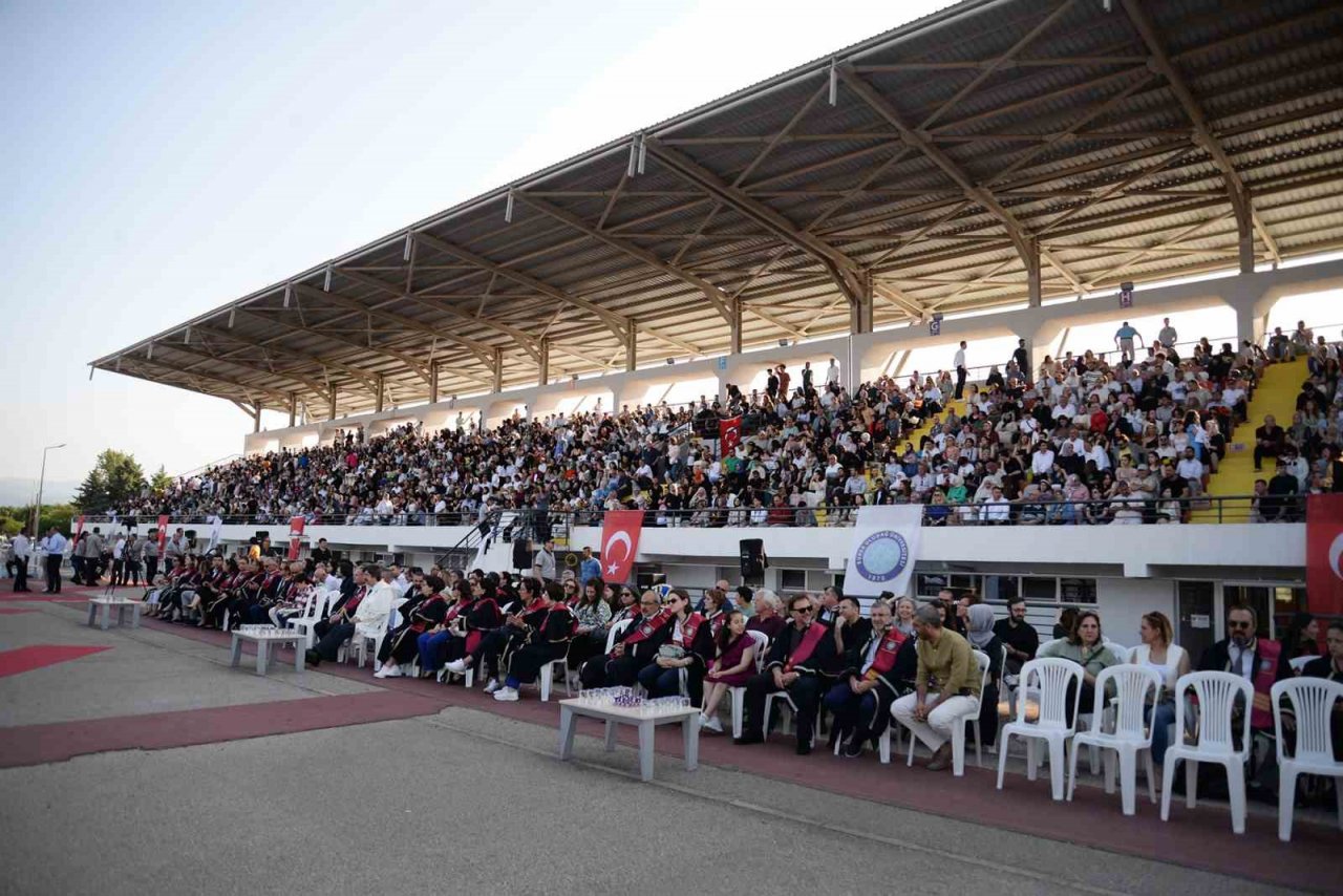 Uludağ üniversitesinde diploma sevinci