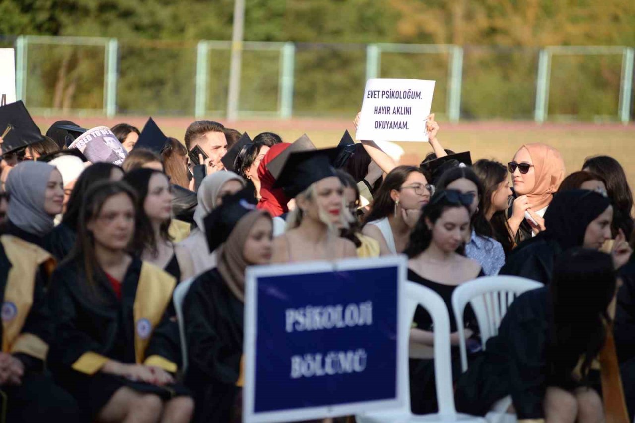 Uludağ üniversitesinde diploma sevinci