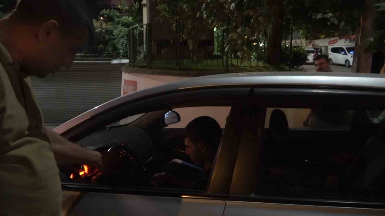 Drift yapmaktan ehliyetine el konulmuştu...Polislerle böyle pazarlık yaptı